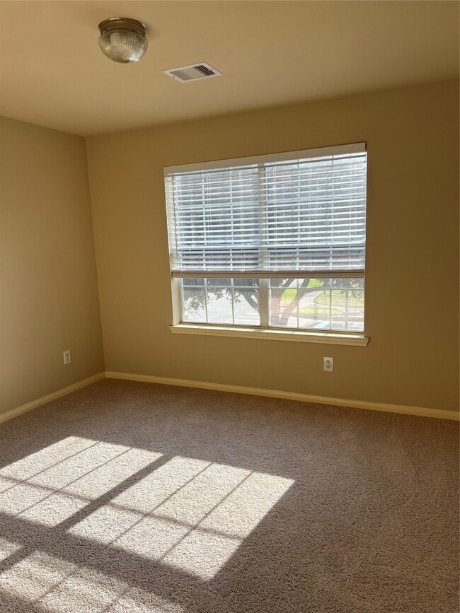 Photo - 202 Angela Ln