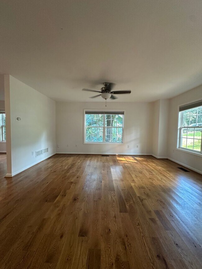 Photo - 250 Hodgson Dr