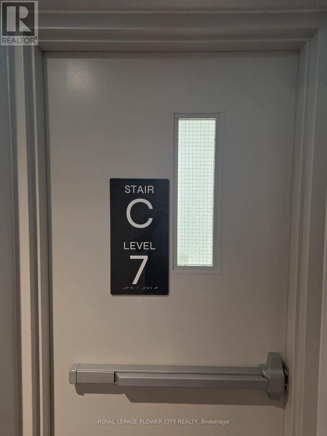 Photo - 75 James St S Unit 712