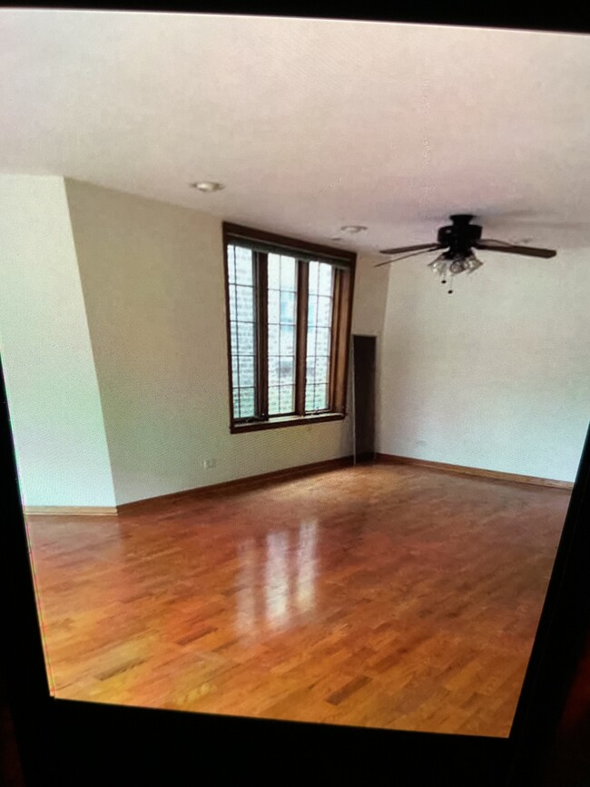 Building Photo - 933 S Western Ave Unit #2