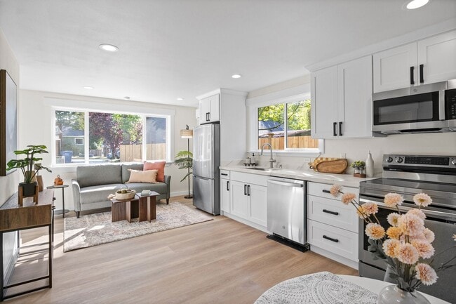 Photo - 9545 Wallingford Ave N