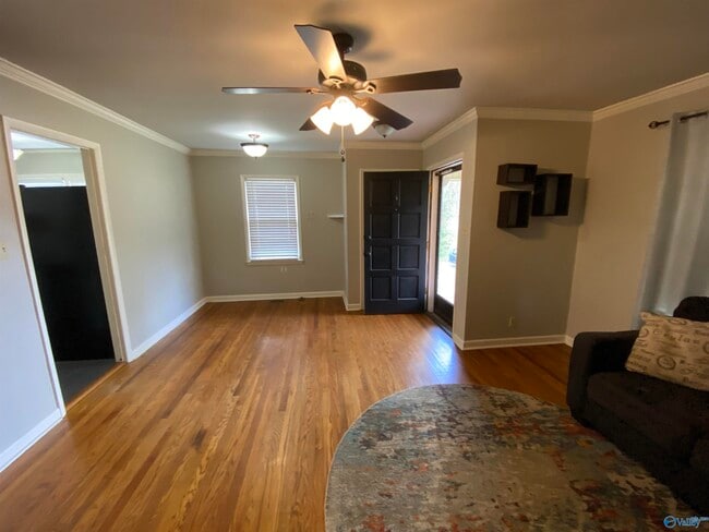 Photo - 817 Chambers Dr NE
