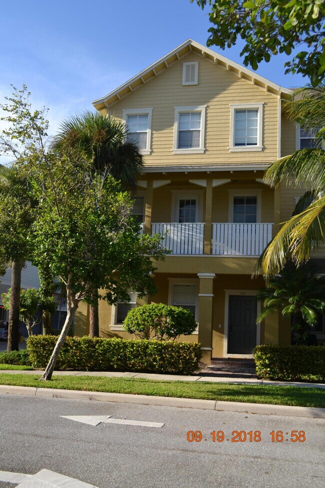 Building Photo - 107 W Pigeon Plum Dr Rental