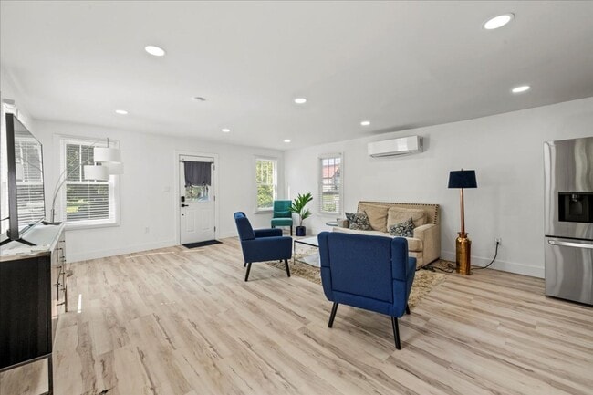 Photo - 1324 E 9th St