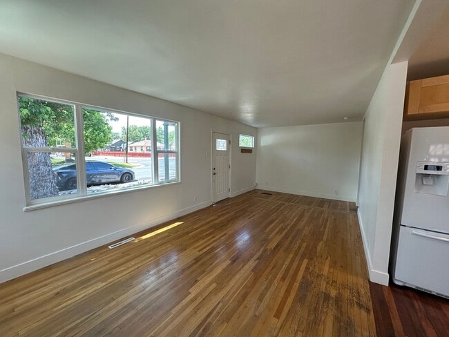 Photo - 982 Vine St