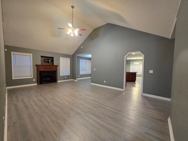 Photo - 280 Trillium Ln