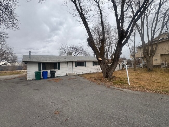 Photo - Main Level Living in West Jordan!