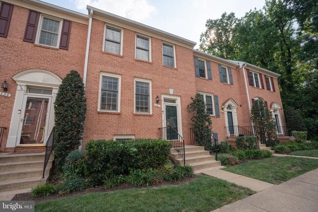 Building Photo - 341 S Pickett St