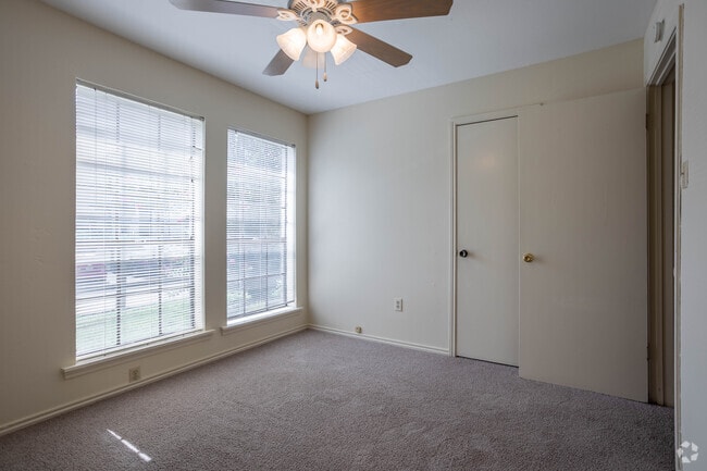 2 BR, 2 BA - 965 SF