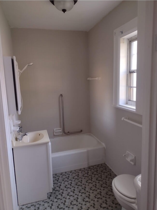 Photo - 904 N McKay Ave