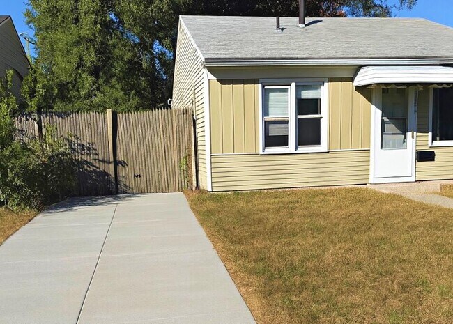 Photo - 1473 E Harry Ave