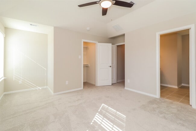 Photo - 9845 Crescent Cove Dr