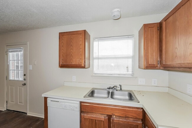 Photo - 5853 Shadydell Dr