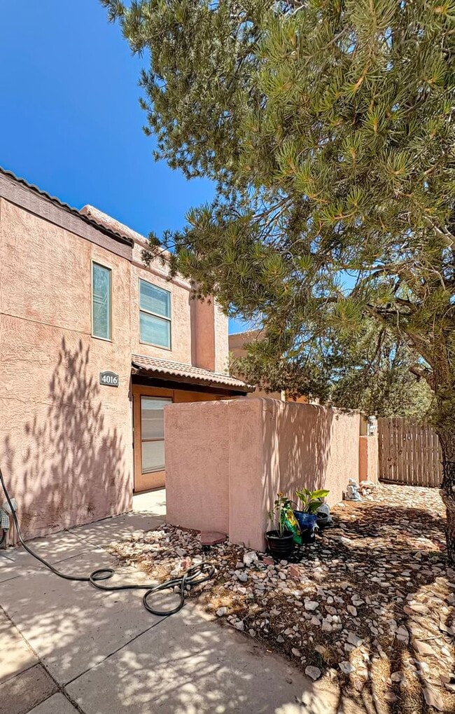 Building Photo - 4016-4022 North Calle Grande Unit 4016