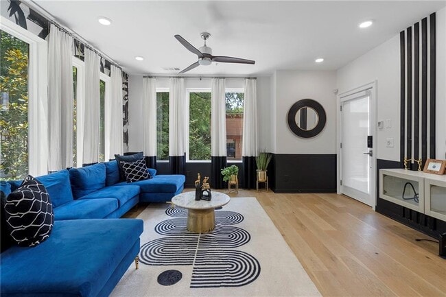 Photo - 371 Pratt Dr SE