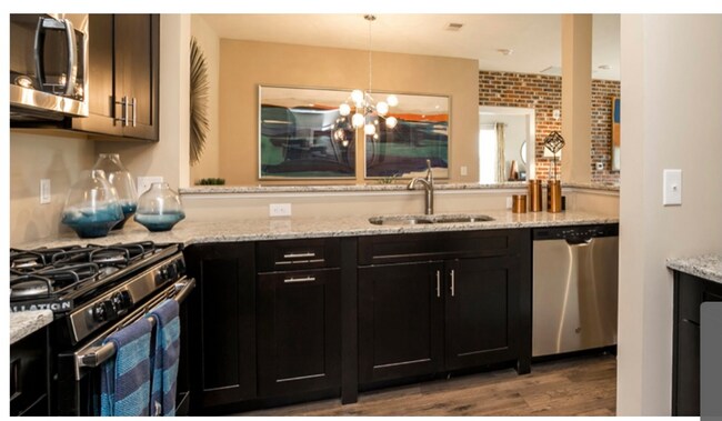 Photo - 637 Marion Ln