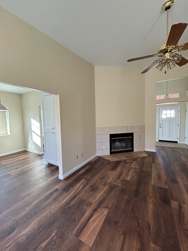 Photo - 366 Hollyhock Cir