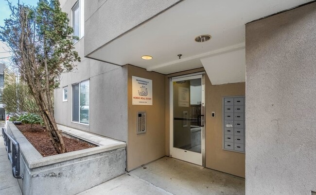 Photo - Husky Court Apartments