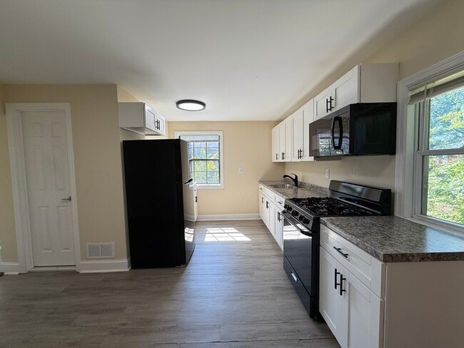 Building Photo - 428 3rd Ave Rental