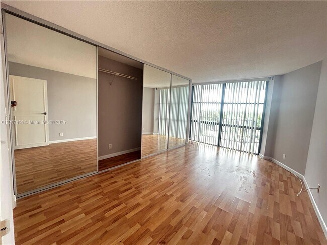 Photo - 1000 Parkview Dr Unidad 511