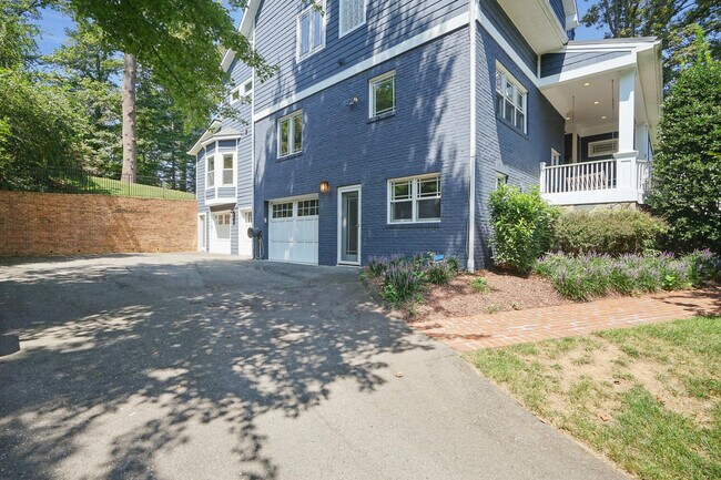 1530 Forest Villa Ln