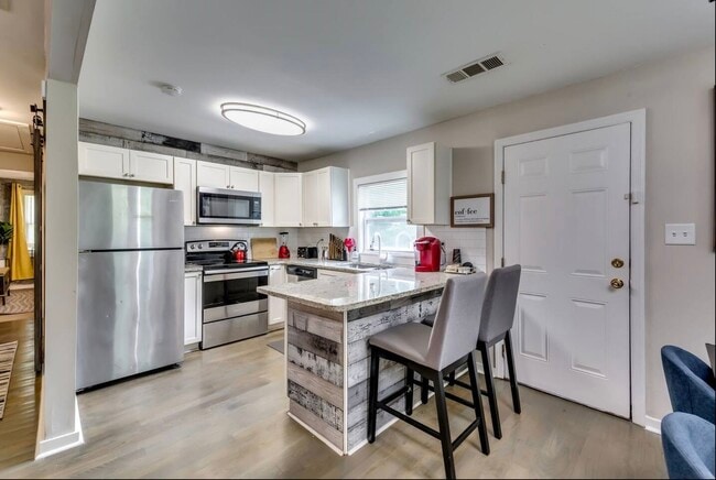 Photo - 1280 Kenilworth Dr SW