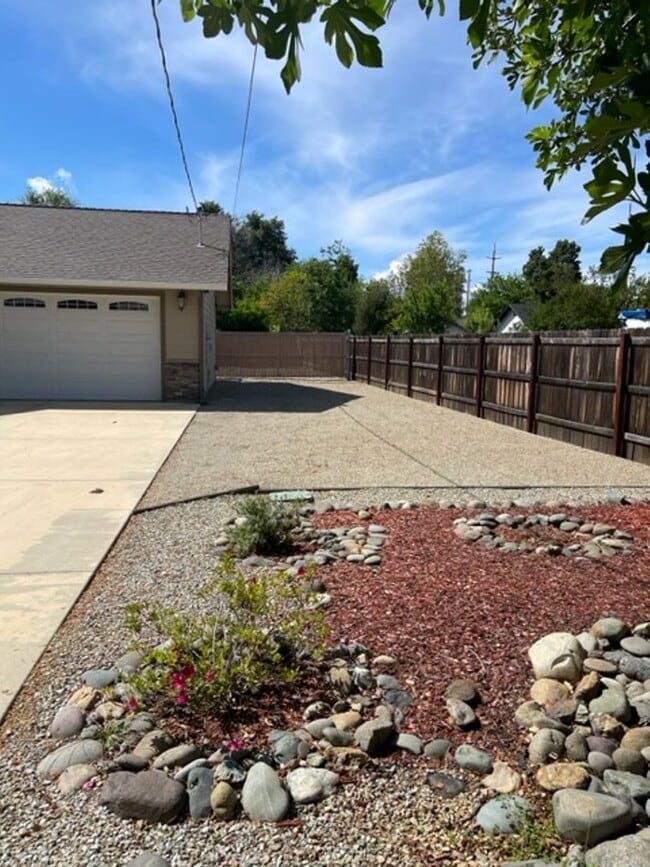 Photo - 3 Bedroom Home in Mistletoe Neighborhood