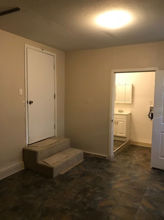 Photo - Aspen Ave - BLUE Unidad A