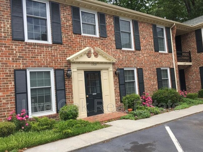 Building Photo - 1309 Cypress Ave Unit #102 Rental