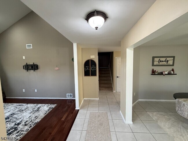 Photo - 2 Sapphire Ln