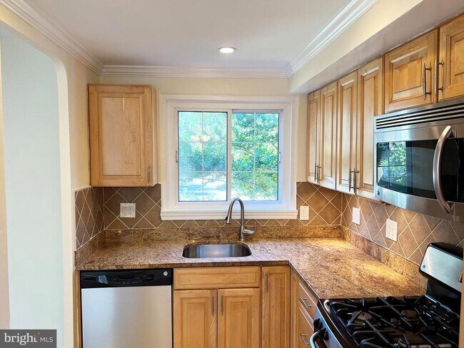 Building Photo - 1602 Ripon Pl Rental