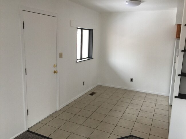 Dining Area - 2604 Tremont St