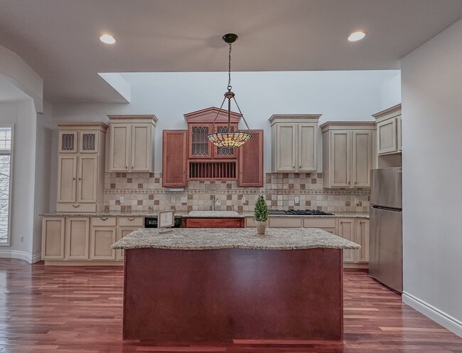 Photo - Lakeside Living!