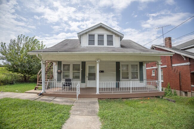 Building Photo - 1112 E Miller St