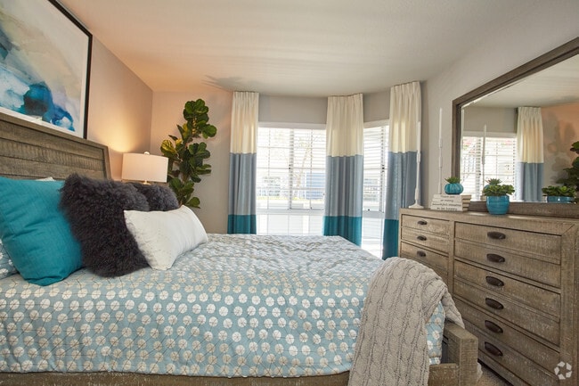 1BR, 1BA - 766 SF