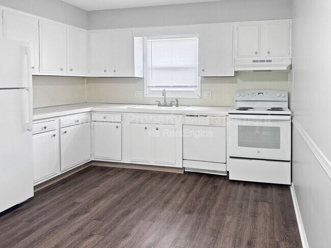 Photo - 2071 Andrew St SE