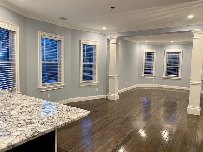 Building Photo - 10 Morrill St Unit #2