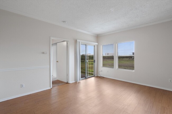 Building Photo - 12166 Metric Blvd Unit 1