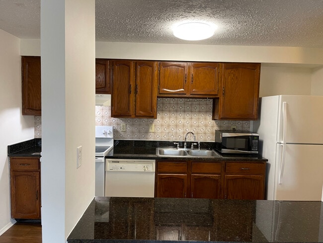 Building Photo - 501 Heather Ridge Dr Unit j Rental