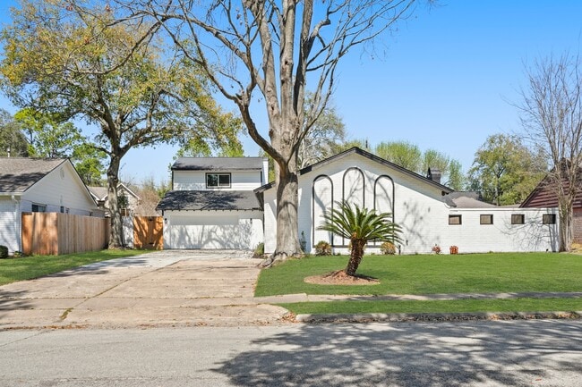 Building Photo - 10722 Lynbrook Dr