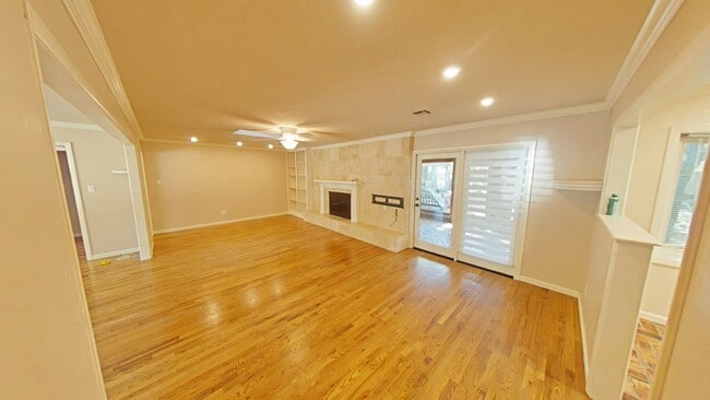 Photo - 709 NW Heinzwood Cir