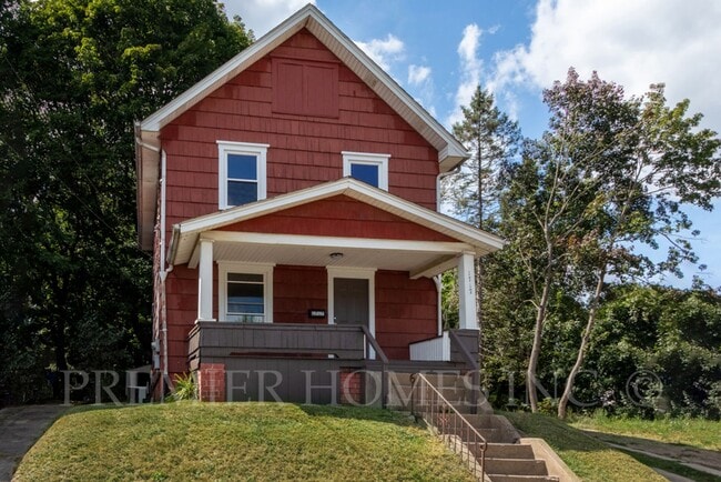 Building Photo - 3 Bed Home with Garage, Private Driveway & Yard – $1,495/mo