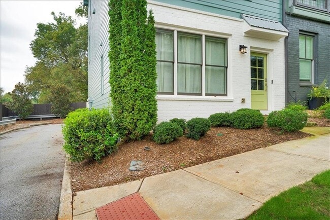 Photo - 775 Hamilton Cir SE