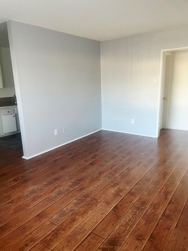 Photo - 11901 York Ave Unit #0