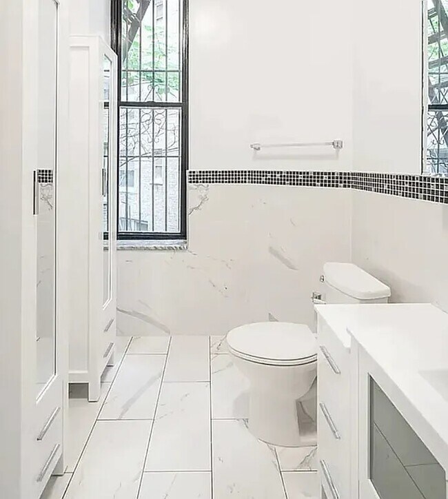 Photo - 11 Abingdon Square Unit 1F