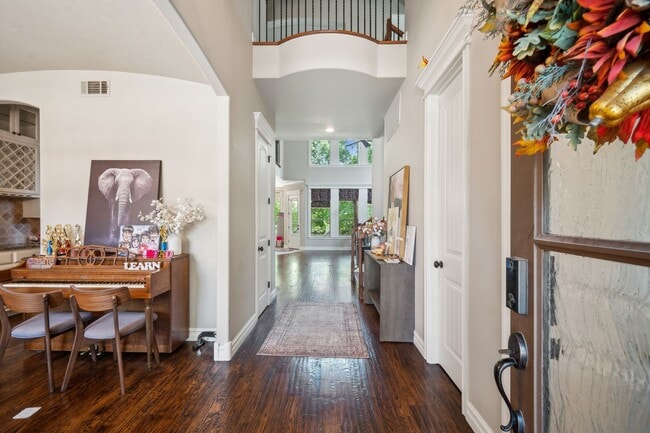Photo - Stunning 5 bedroom 4.5 bath in Stonebrooke...