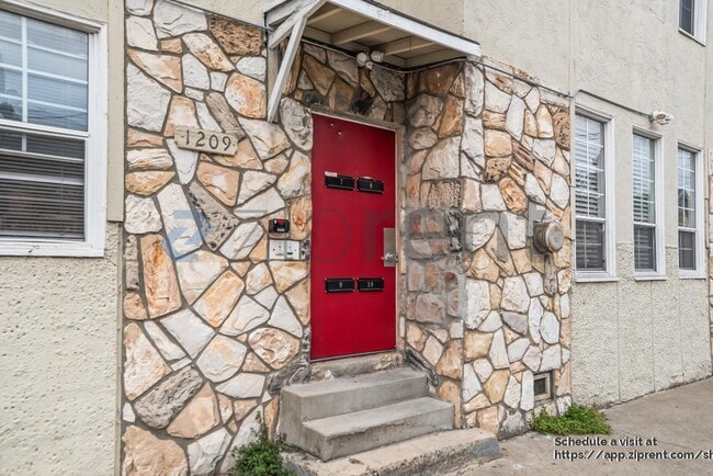 Photo - 1209 Campbell St