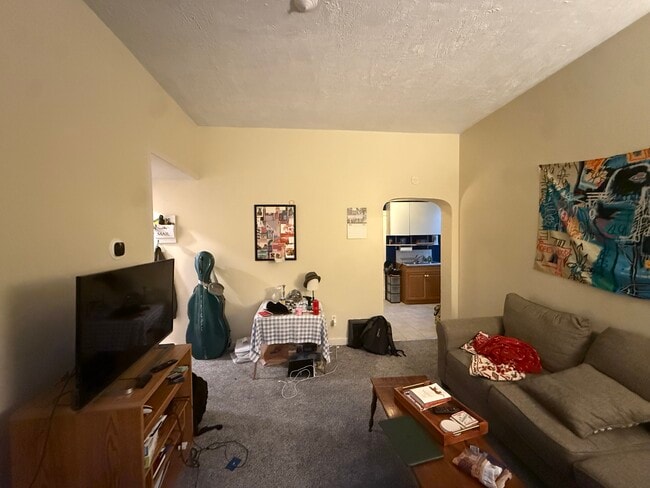 Photo - 637 E Otjen St