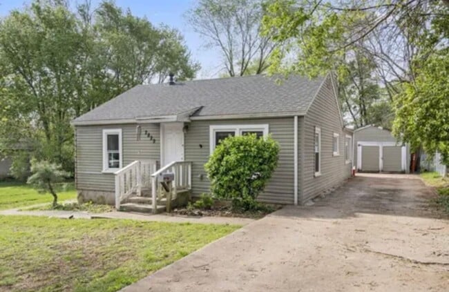 Photo - 3 Bedroom | 1 Bathroom | 1 Car Detached Garage | Pets Welcome!