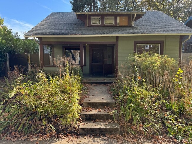 1262 W 5th Ave